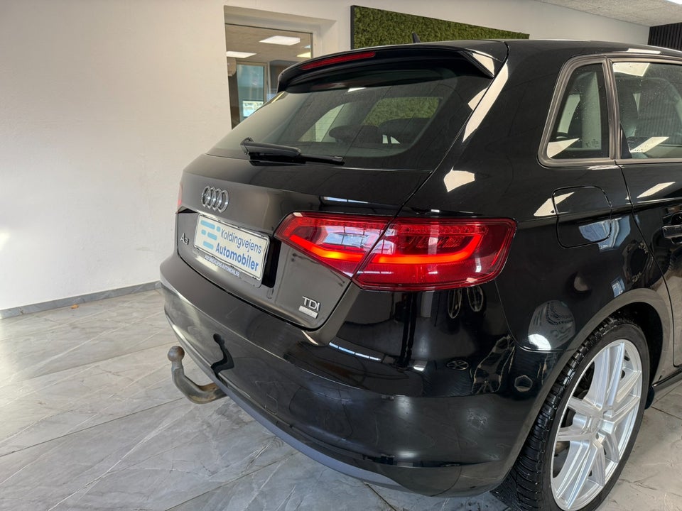 Audi A3 1,6 TDi 110 Ultra Attraction 4d