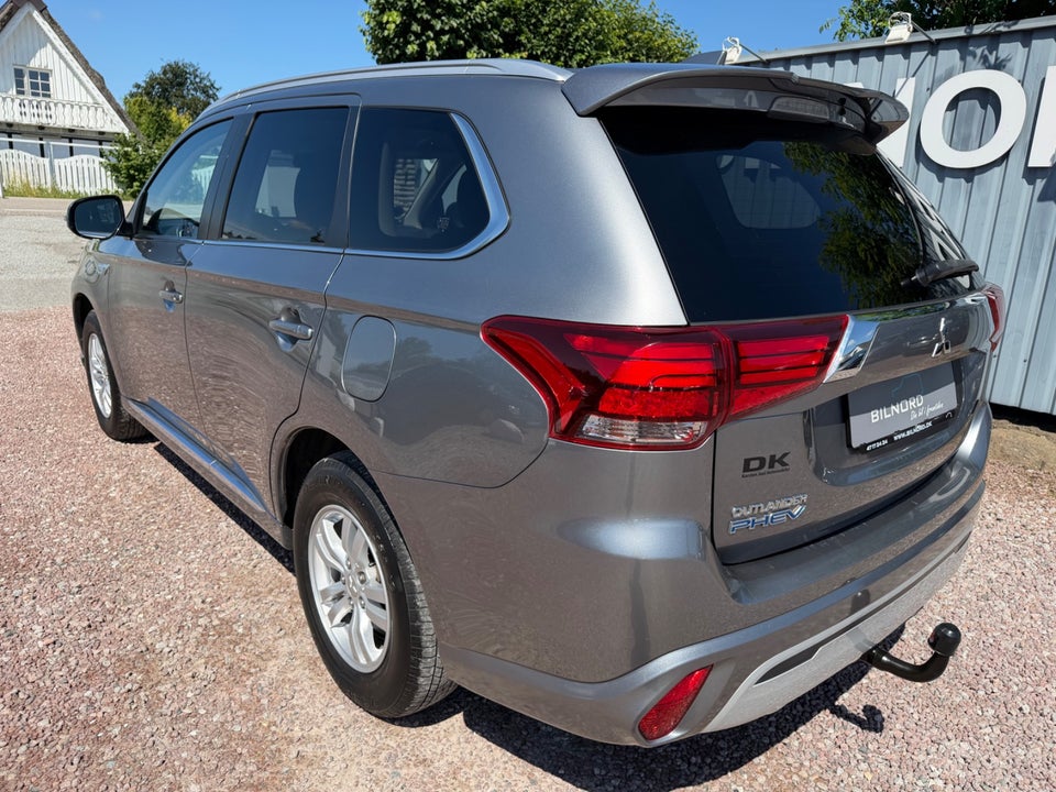 Mitsubishi Outlander 2,4 PHEV Inform CVT 4WD 5d