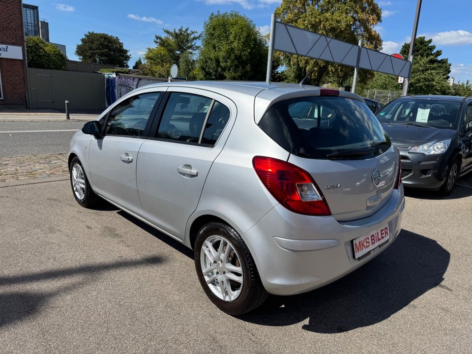 Opel Corsa 1,4 16V Cosmo 5d
