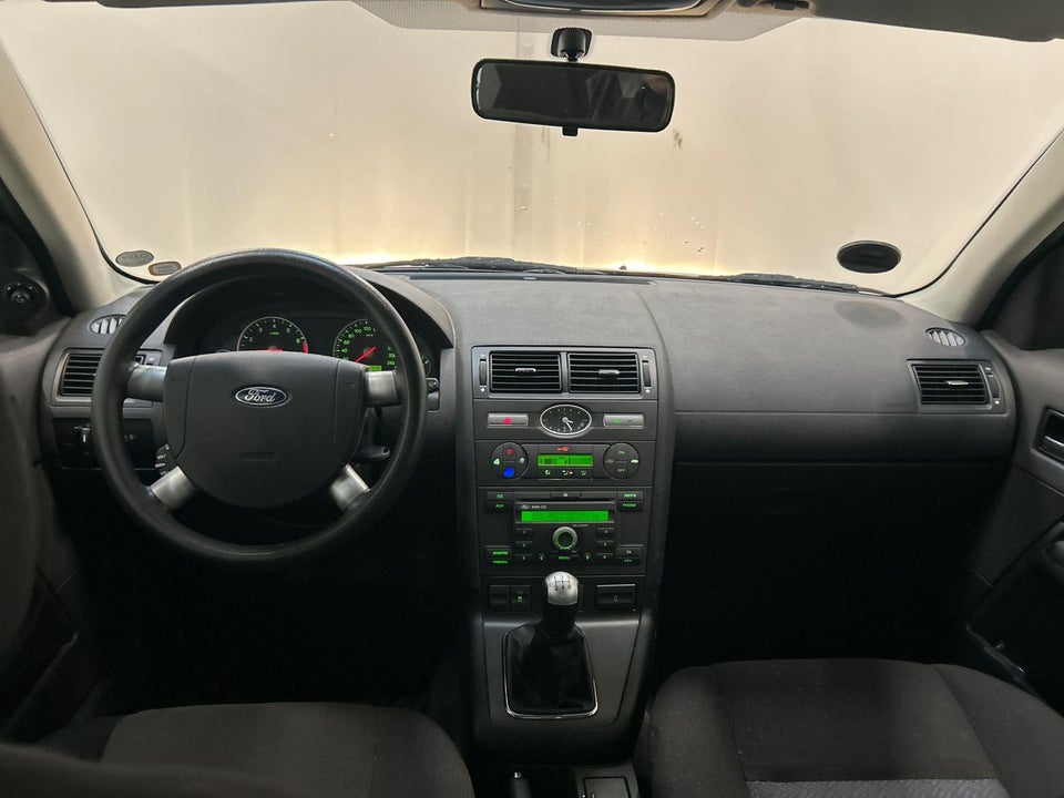 Ford Mondeo 1,8 Ambiente 110 5d