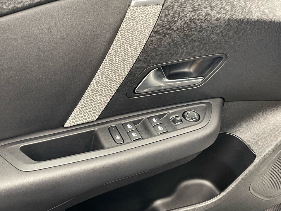 Citroën ë-C4 X 50 Shine 4d