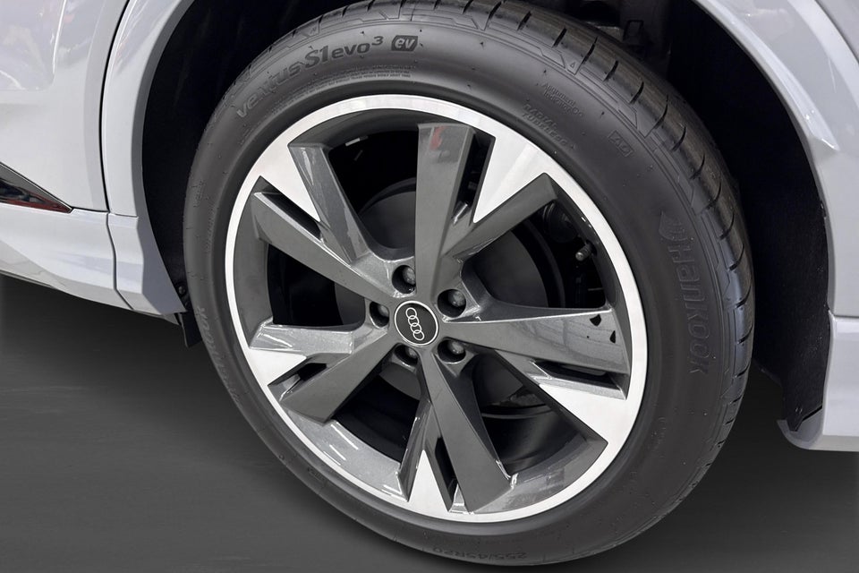 Audi Q4 e-tron performance 5d