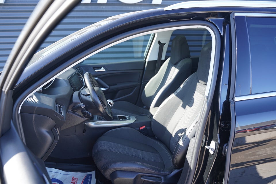 Peugeot 308 1,6 BlueHDi 120 Selection Sky SW 5d