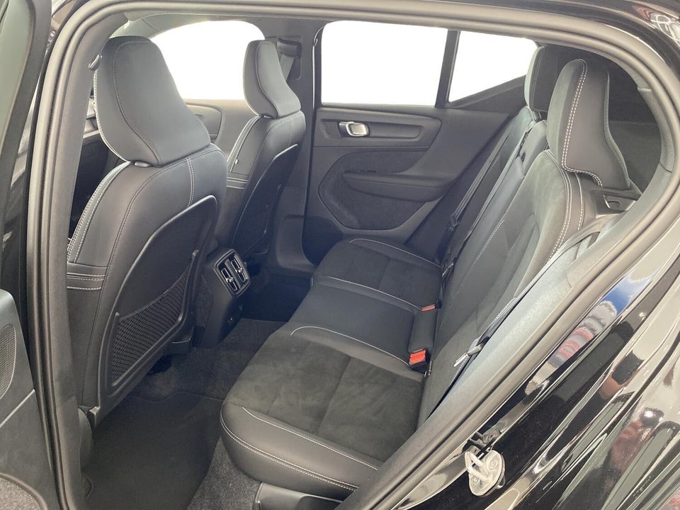 Volvo EX40 Extended Range Black Edition 5d