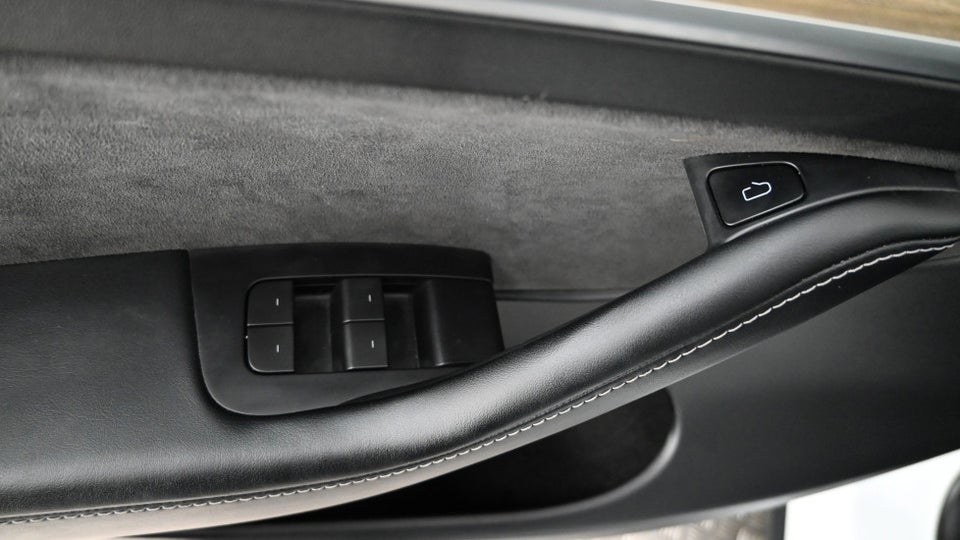 Tesla Model Y RWD 5d