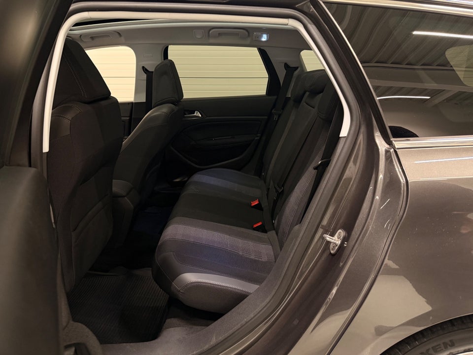 Peugeot 308 1,6 BlueHDi 120 Allure Sky 5d