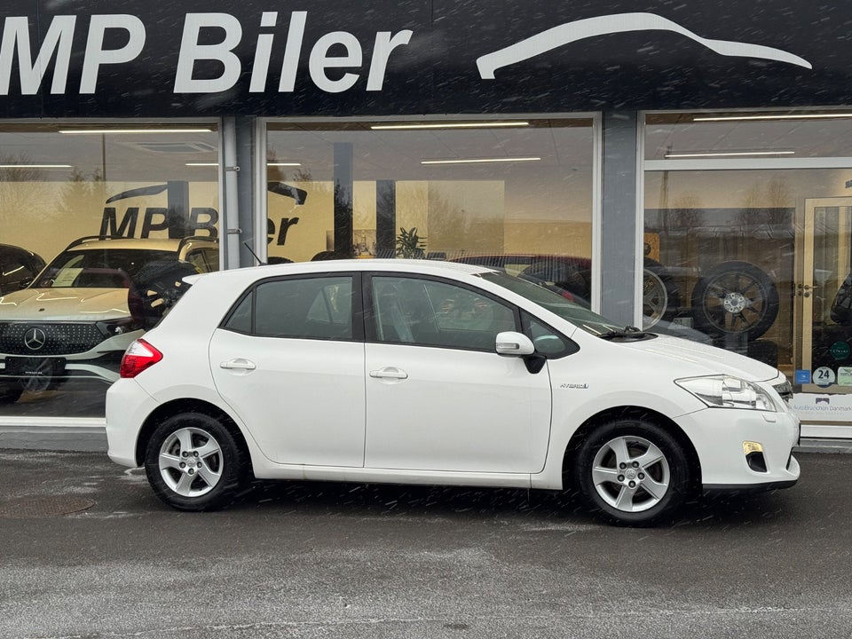 Toyota Auris 1,8 Hybrid 5d