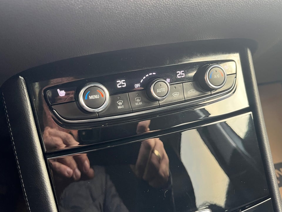 Opel Grandland X 1,6 Hybrid Ultimate aut. 5d