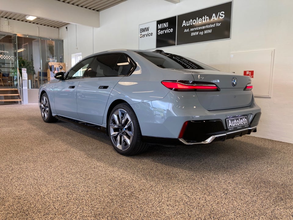 BMW i7 xDrive60 M-Sport 4d