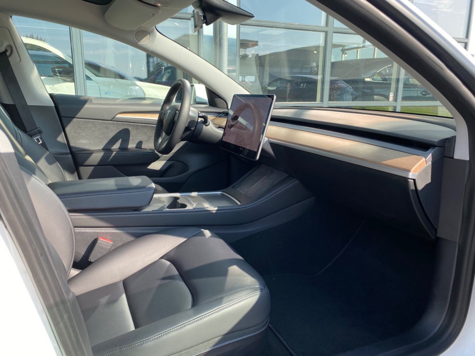 Tesla Model 3 Long Range AWD 4d