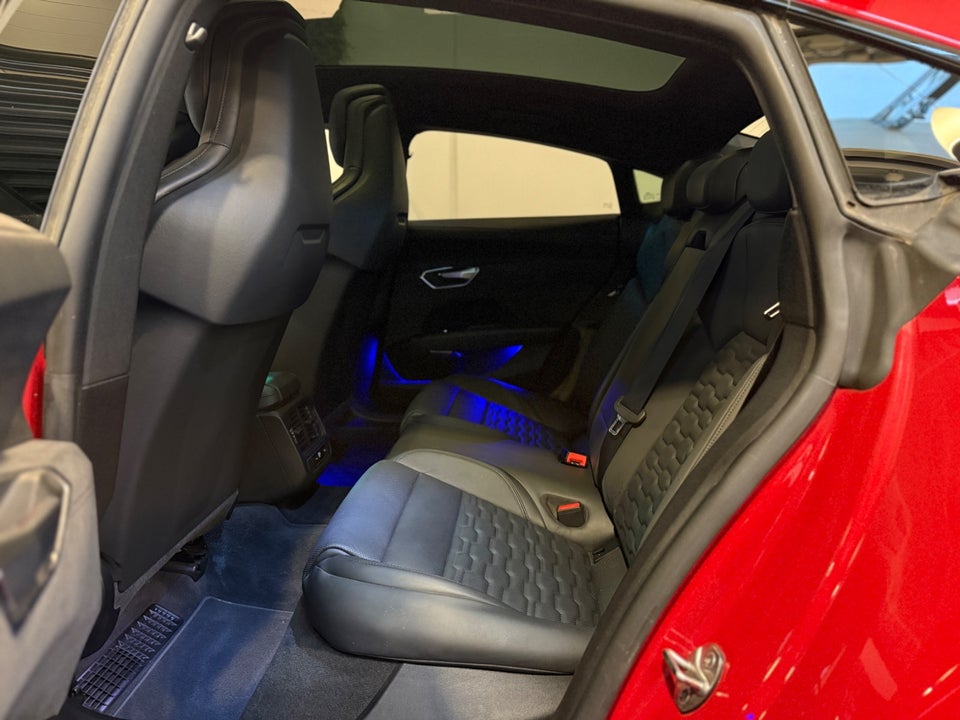 Audi e-tron GT pro quattro 4d