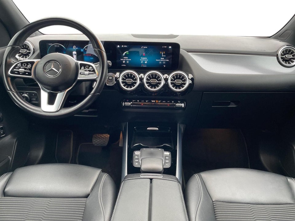 Mercedes EQA300 4Matic 5d