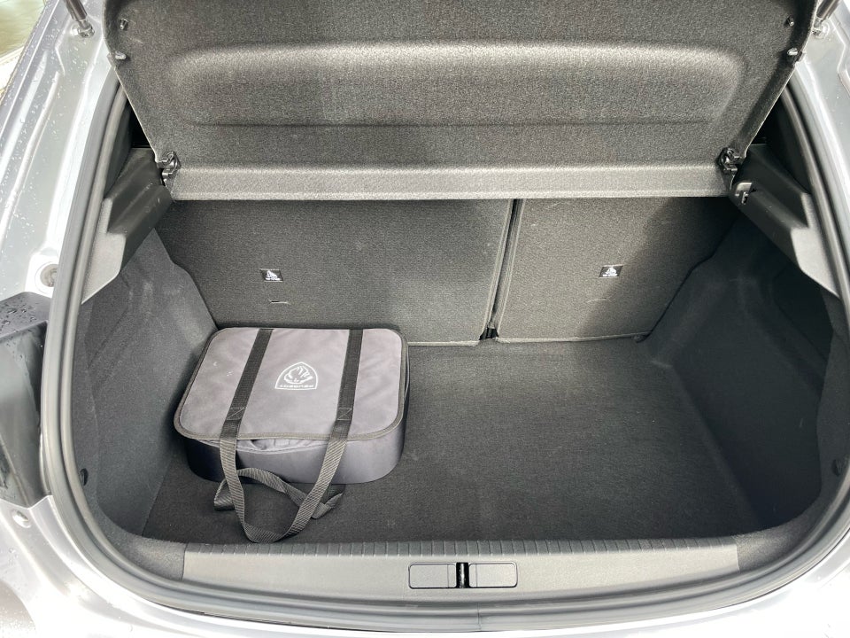 Peugeot e-208 50 GT 5d