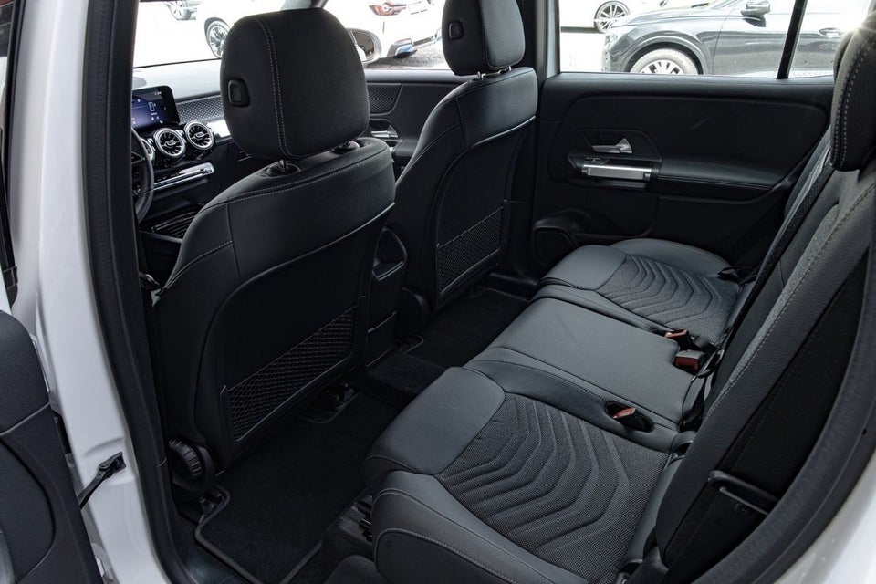 Mercedes EQB300 Progressive 4Matic 5d