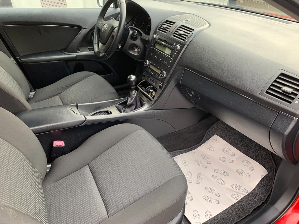Toyota Avensis 2,0 D-4D T2 stc. 5d