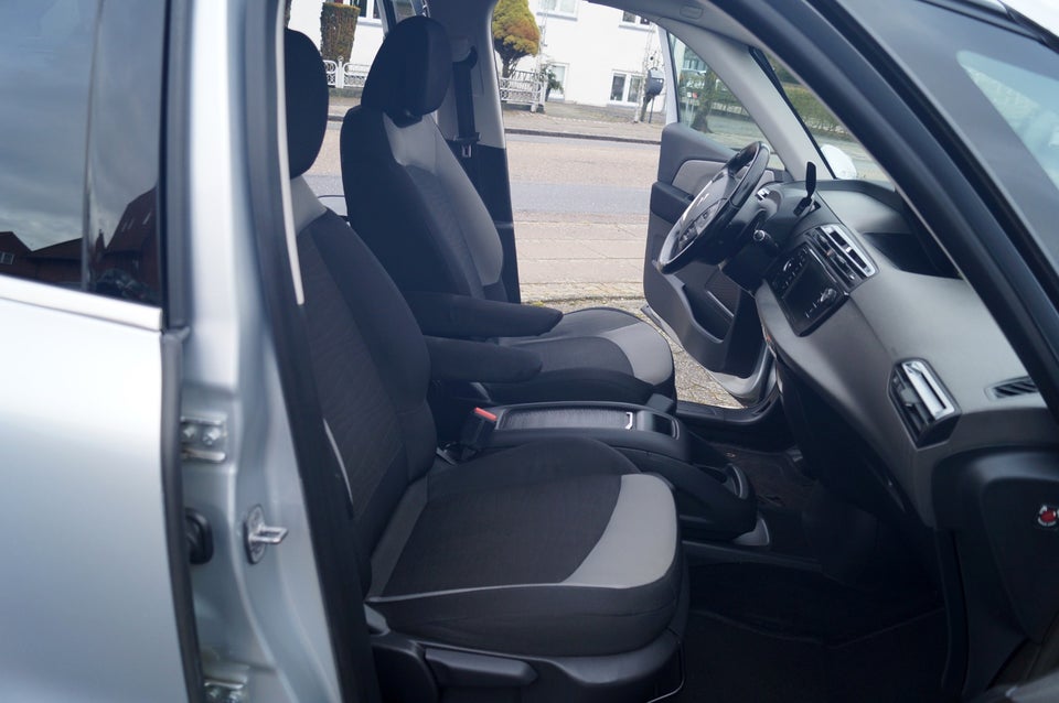 Citroën C4 Picasso 1,6 BlueHDi 120 Intensive EAT6 5d