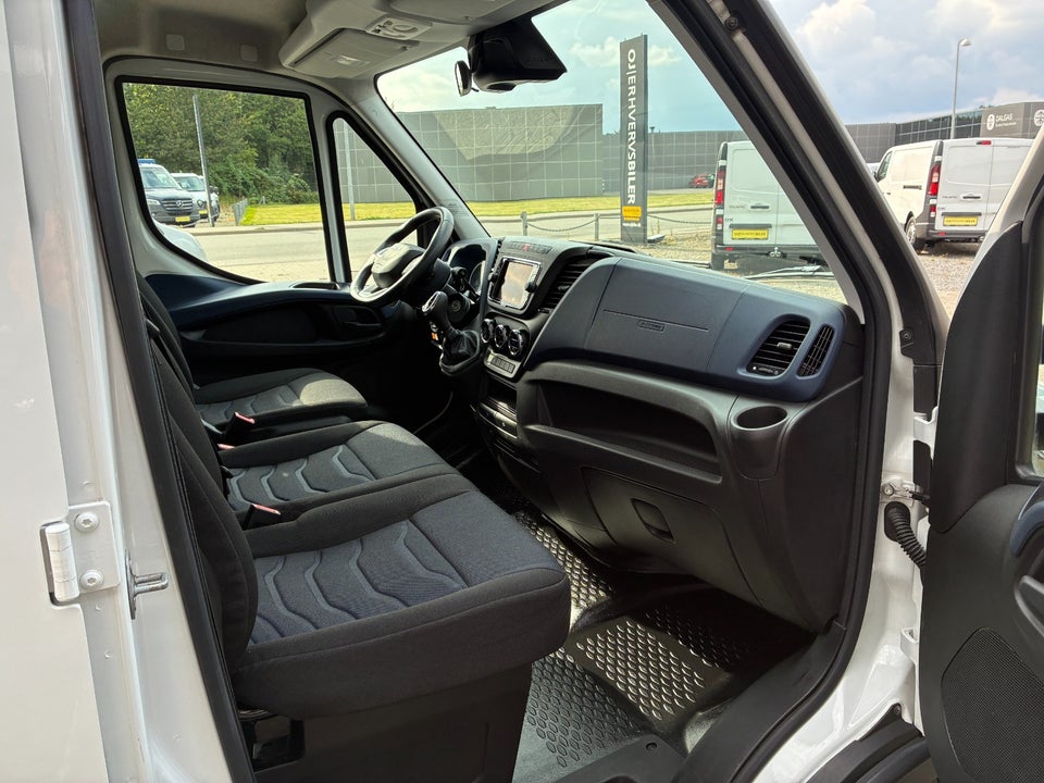 Iveco Daily 3,0 35C18 Db.Kab AG8 4d