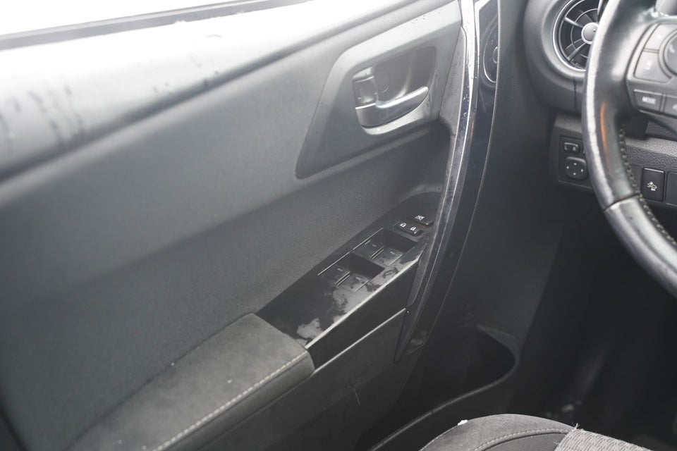 Toyota Auris 1,8 Hybrid H2 Style Touring Sports CVT 5d