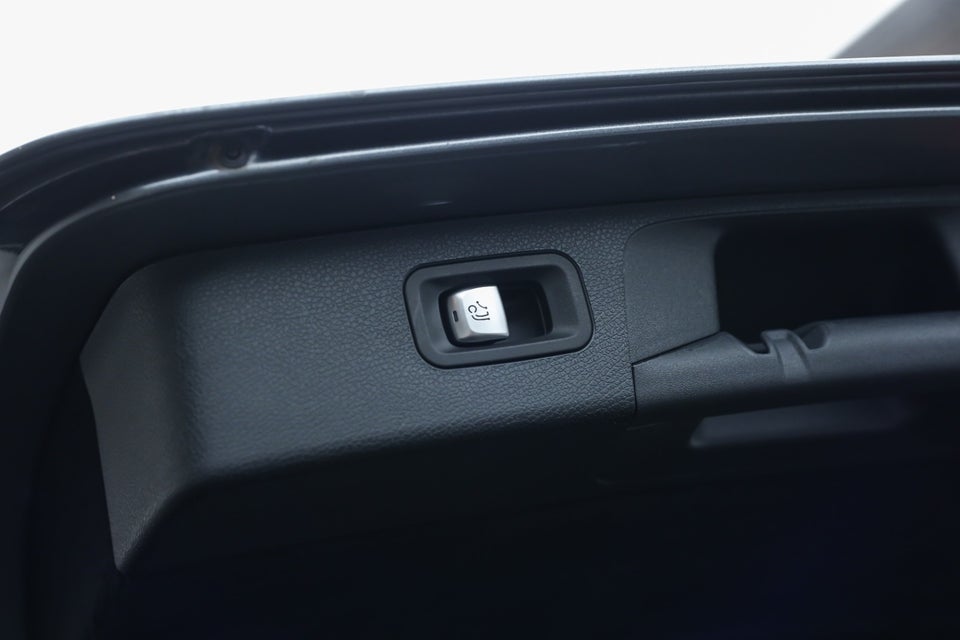 Mercedes E300 de 2,0 Advantage stc. aut. 5d