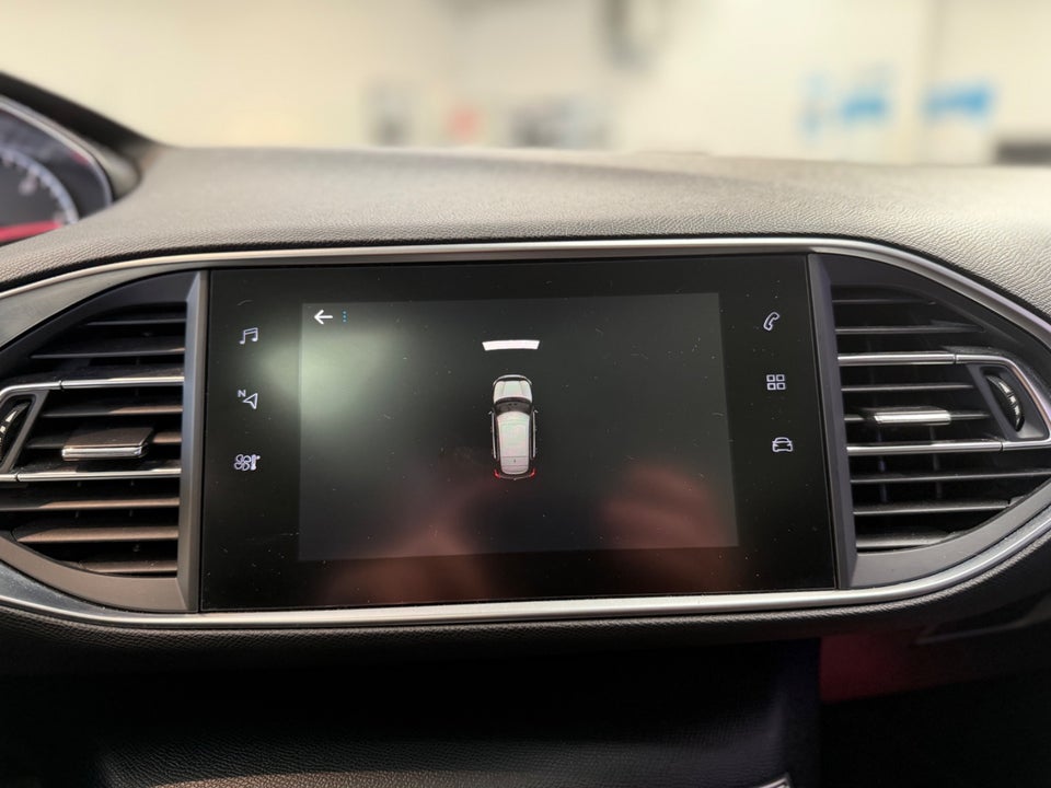 Peugeot 308 1,5 BlueHDi 130 Allure Sky 5d