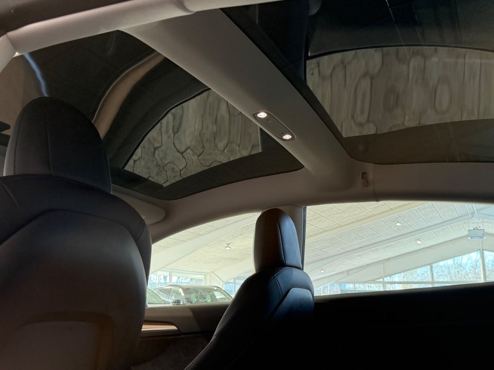 Tesla Model 3 RWD 4d