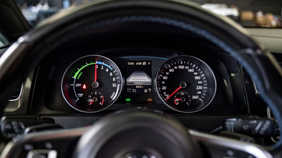 VW Golf VII 1,4 GTE Highline DSG 5d