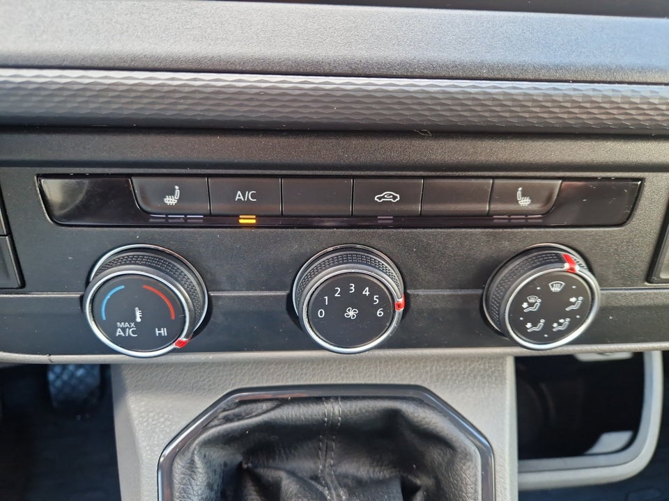 VW Transporter 2,0 TDi 110 Kassevogn kort