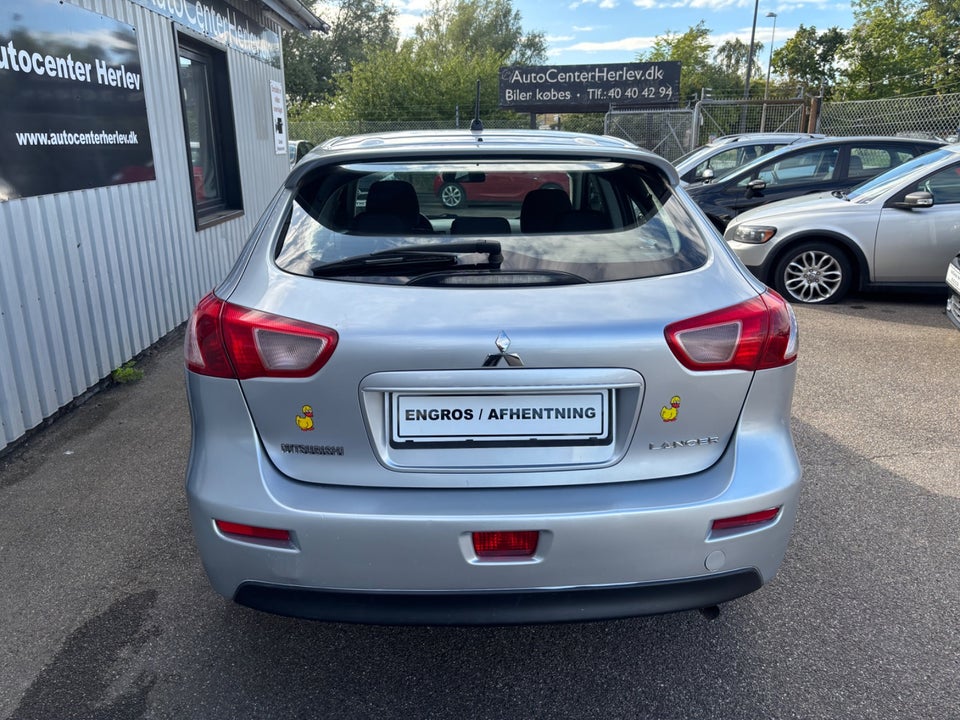 Mitsubishi Lancer 1,5 Invite SportBack 5d