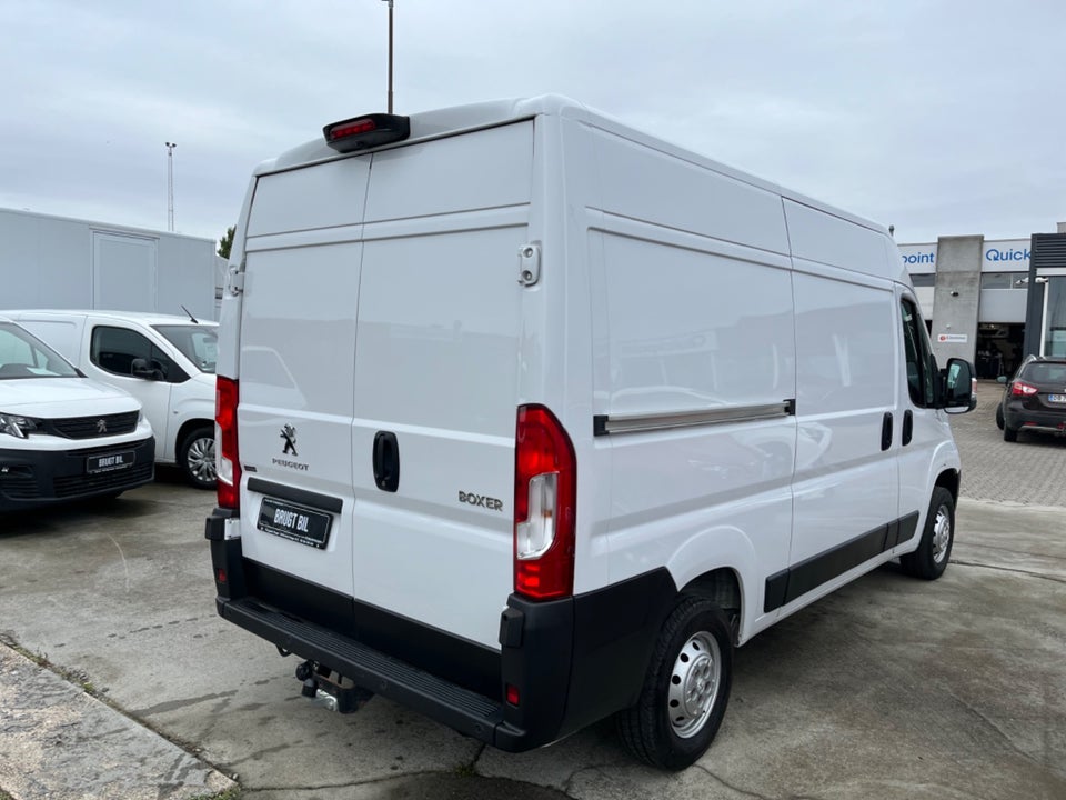 Peugeot Boxer 333 2,2 BlueHDi 140 L2H2 Premium