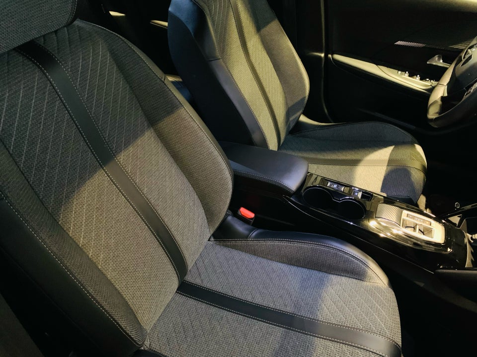 Peugeot e-2008 50 Allure 5d