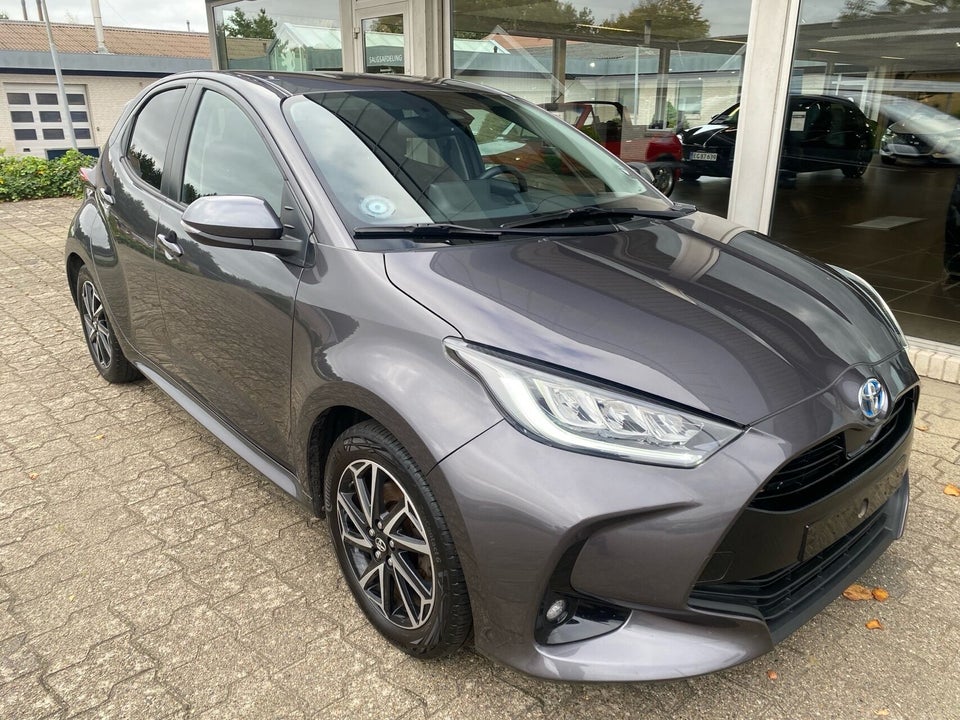 Toyota Yaris 1,5 Hybrid Active Tech Design e-CVT 5d