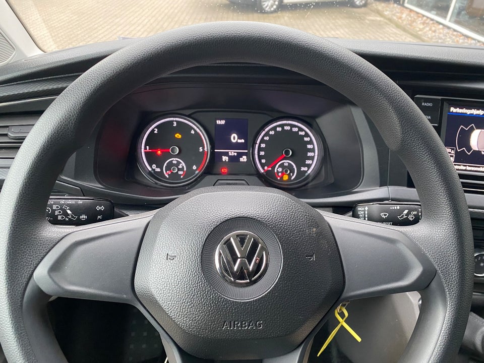 VW Transporter 2,0 TDi 110 Kassevogn lang