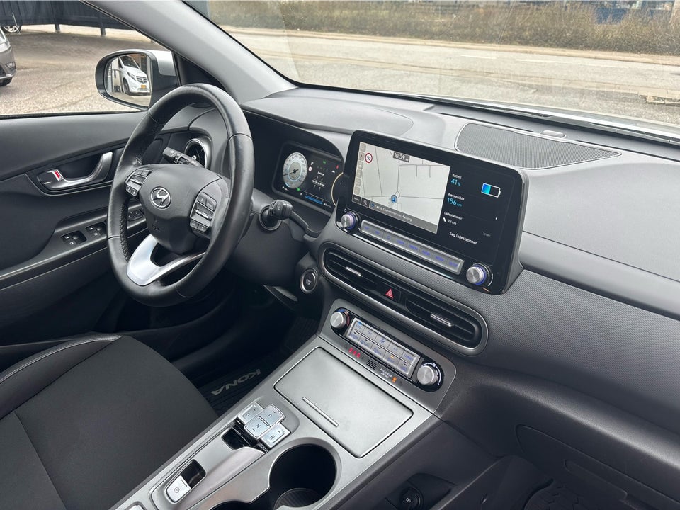 Hyundai Kona 64 EV Essential 5d