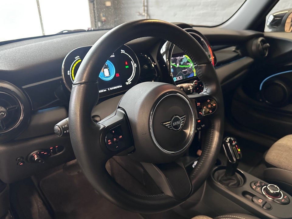 MINI Cooper SE Essential 3d