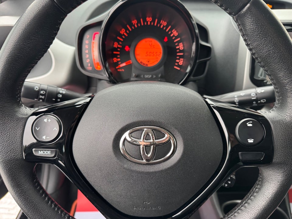Toyota Aygo 1,0 VVT-i x-play 5d