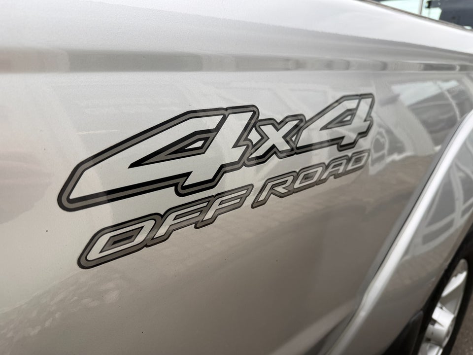 Nissan NP300 2,5 dCi 133 King Cab Comfort+ 4x4 2d