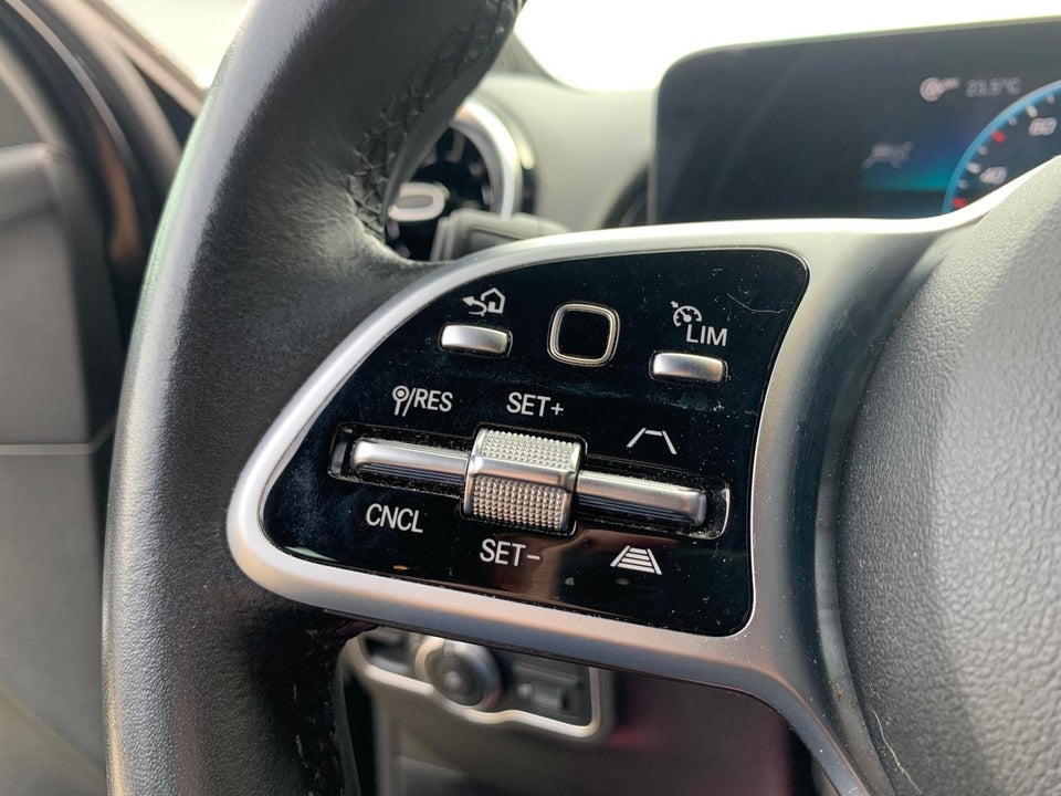 Mercedes GLB200 1,3 Progressive Line aut. 7prs 5d