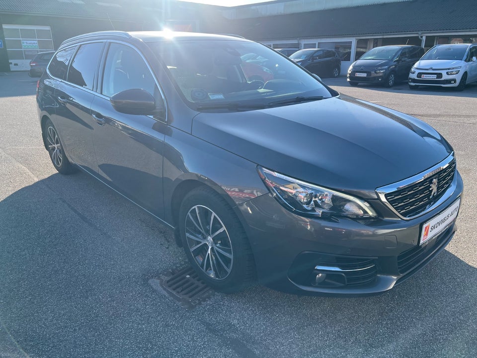 Peugeot 308 1,5 BlueHDi 130 Selection Sky SW 5d