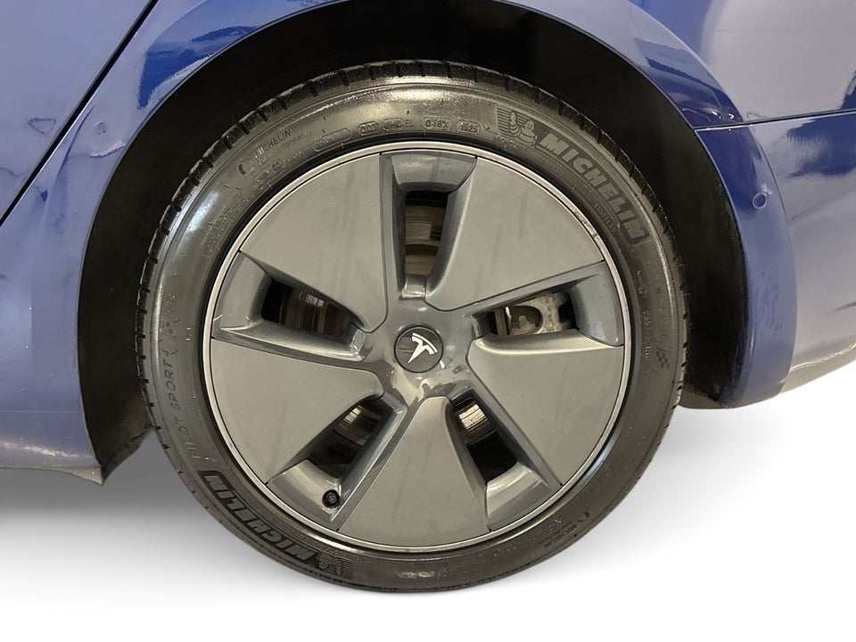 Tesla Model 3 Standard Range+ RWD 4d
