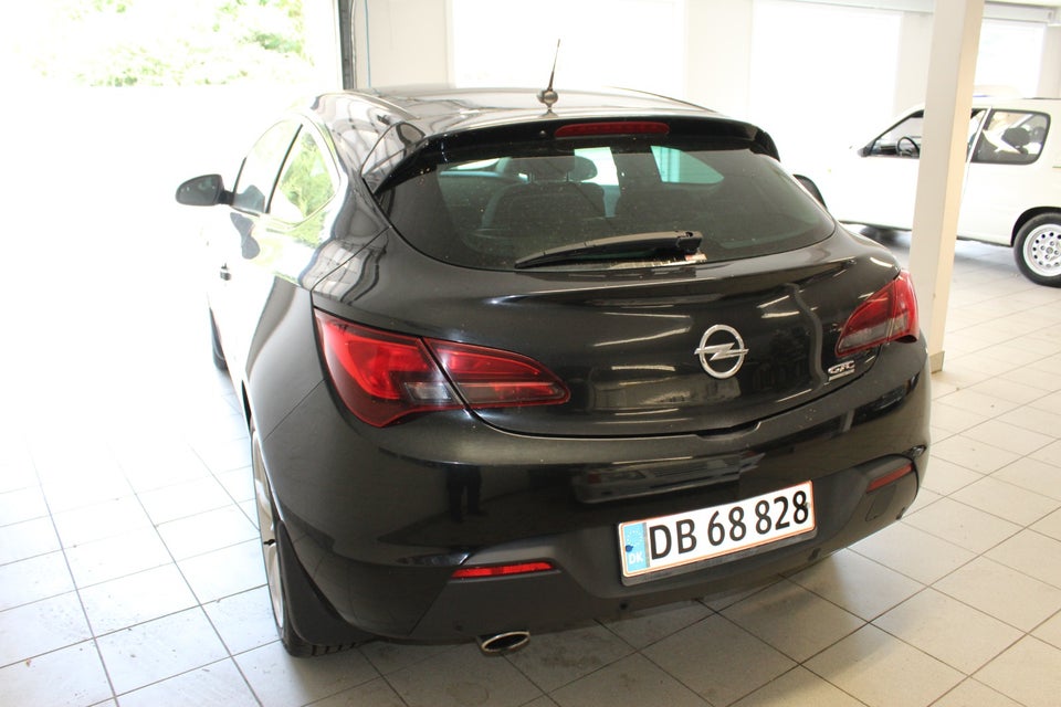 Opel Astra 1,6 T 180 Sport GTC 3d
