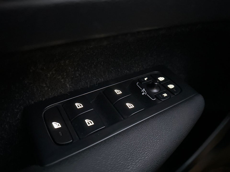 Volvo XC40 1,5 T5 ReCharge Momentum aut. 5d