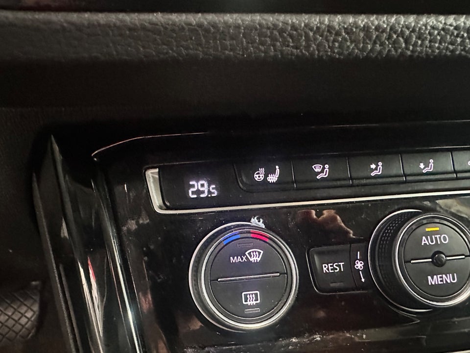 VW Touran 2,0 TDi 150 Highline Family DSG Van 5d