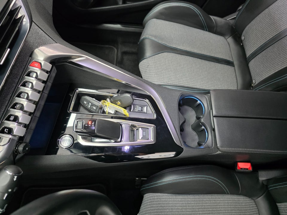 Peugeot 3008 1,6 Hybrid Allure Pack Limited EAT8 5d