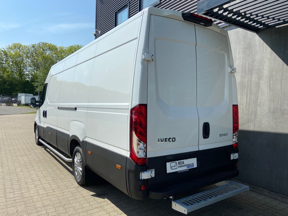 Iveco Daily 3,0 35S18 16m³ Van AG8