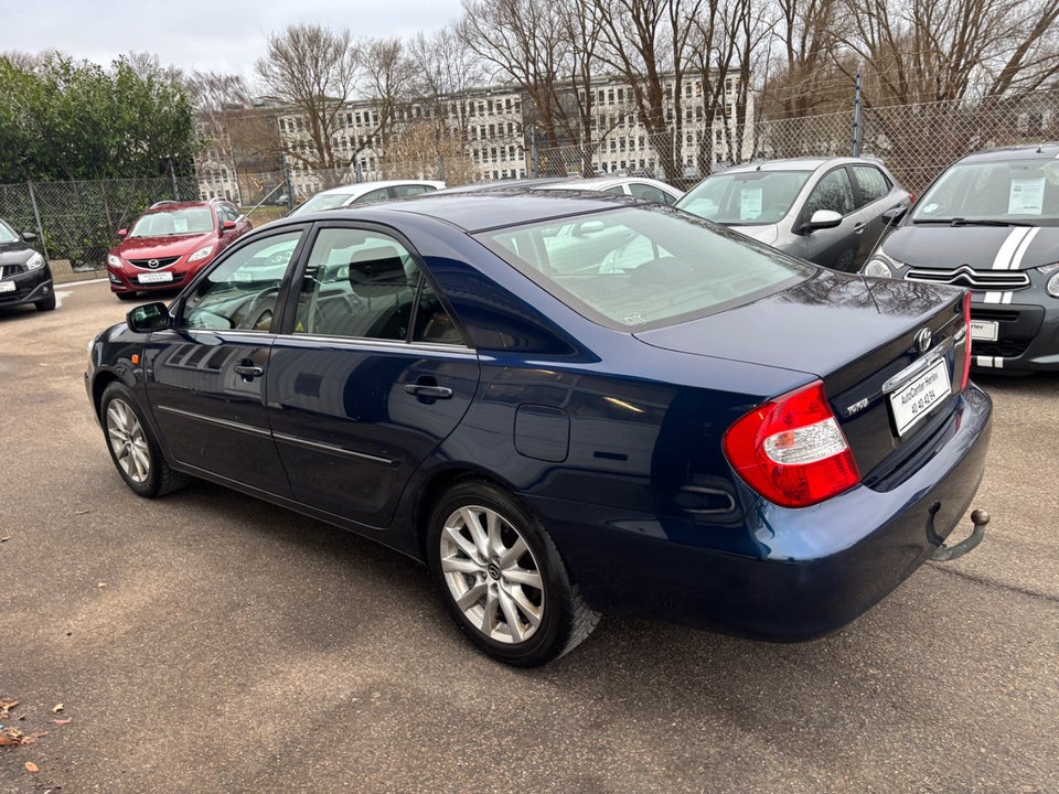 Toyota Camry 2,4 VVT-i aut. 4d