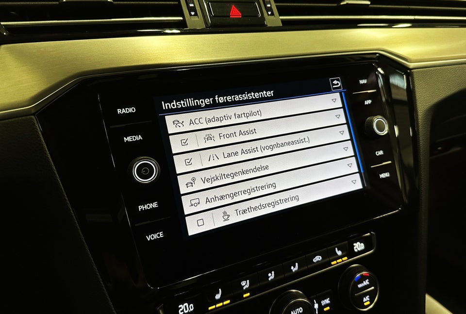 VW Passat 2,0 TDi 150 Elegance+ Variant DSG 5d