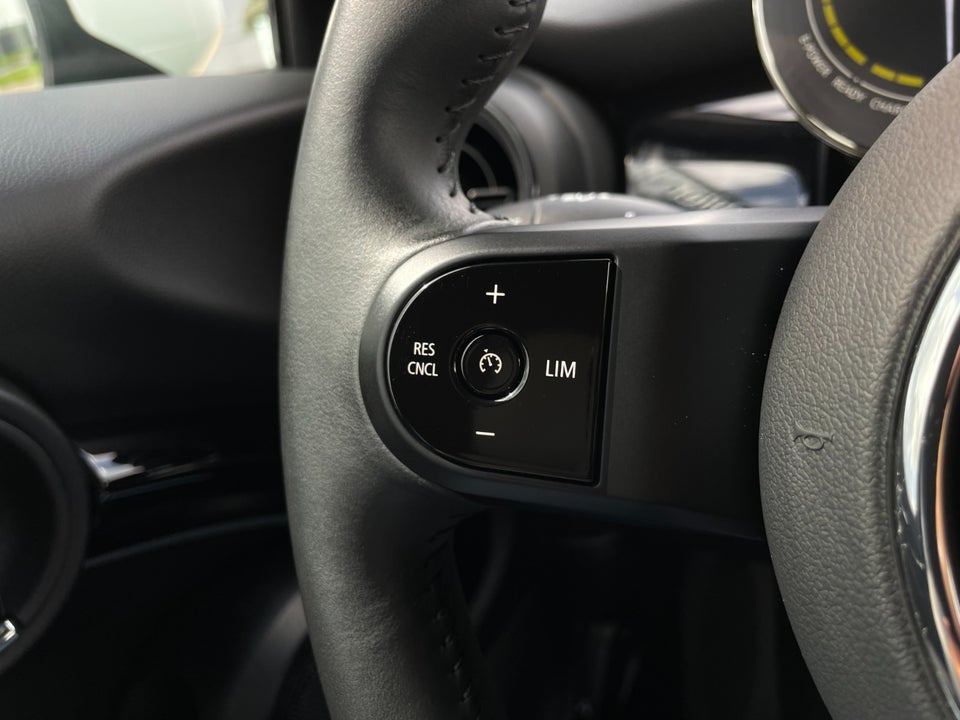 MINI Cooper SE Classic Trim 3d