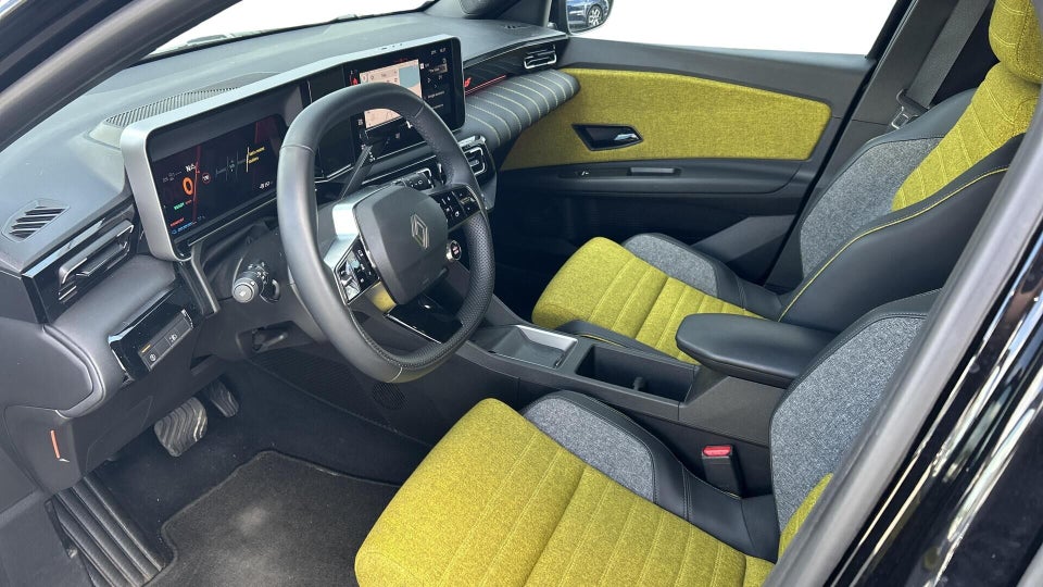 Renault 5 E-Tech 52 Iconic 5d