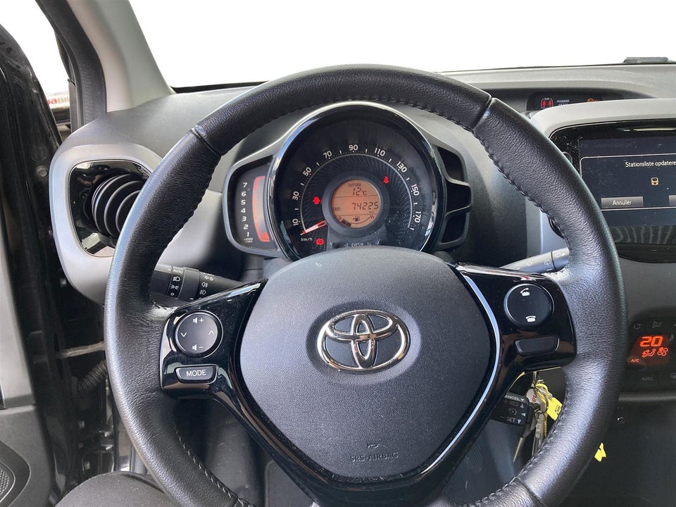 Toyota Aygo 1,0 VVT-i x-press 5d