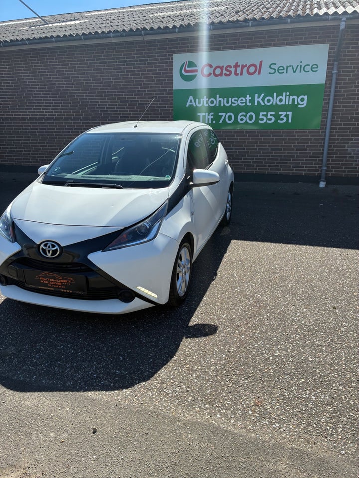 Toyota Aygo 1,0 VVT-i x-play x-touch 5d